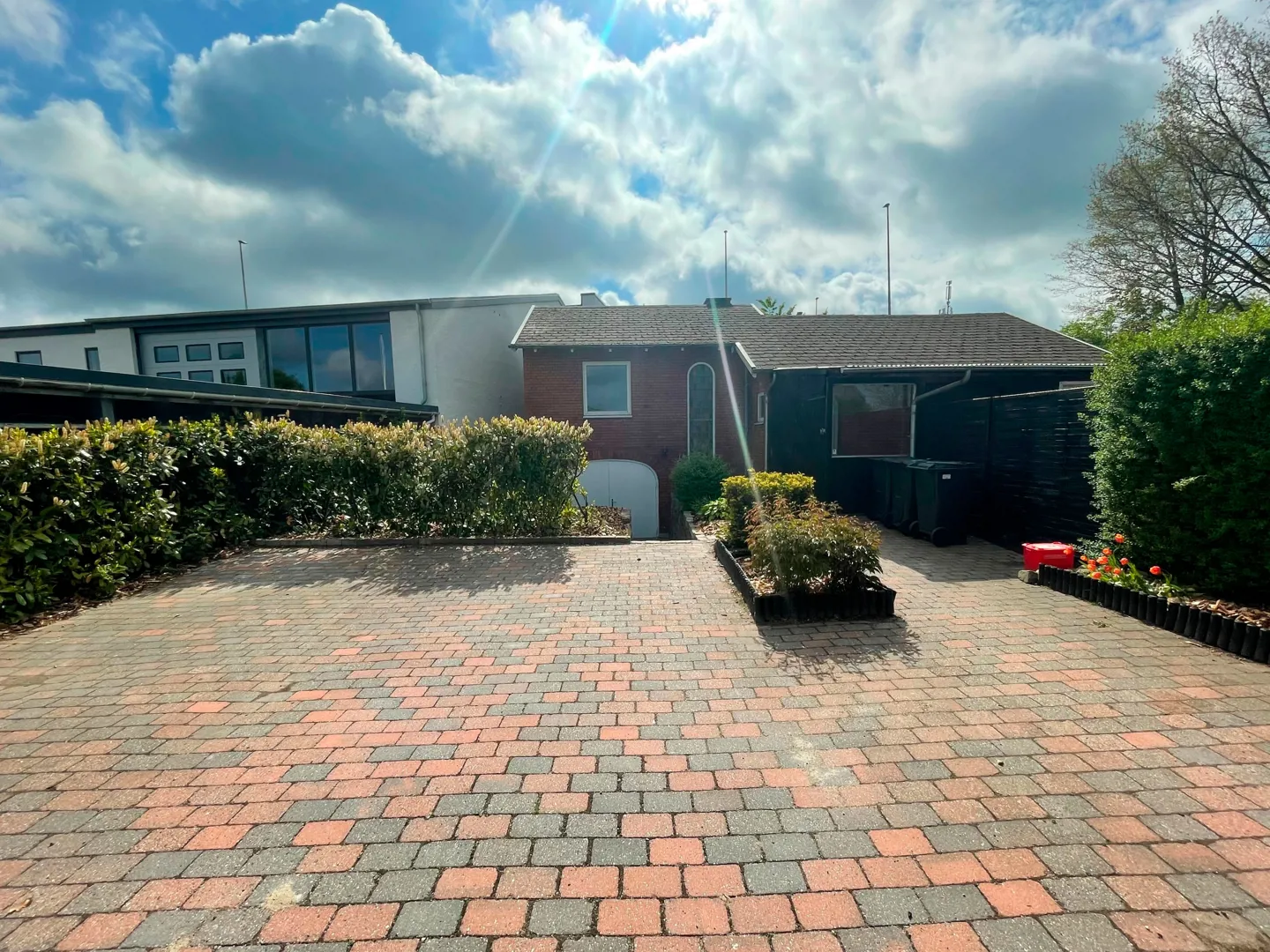 Kuhlausvej 15, Rummeligt hus med have og garage i Aalborg SV billede 1