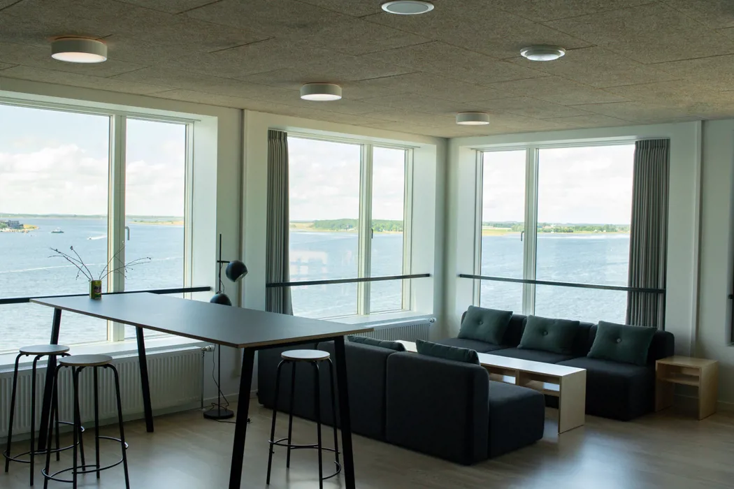 Moderne studiebolig lige ud til Limfjorden 10